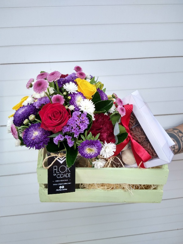cesta de flores + brigadeiros gourmet